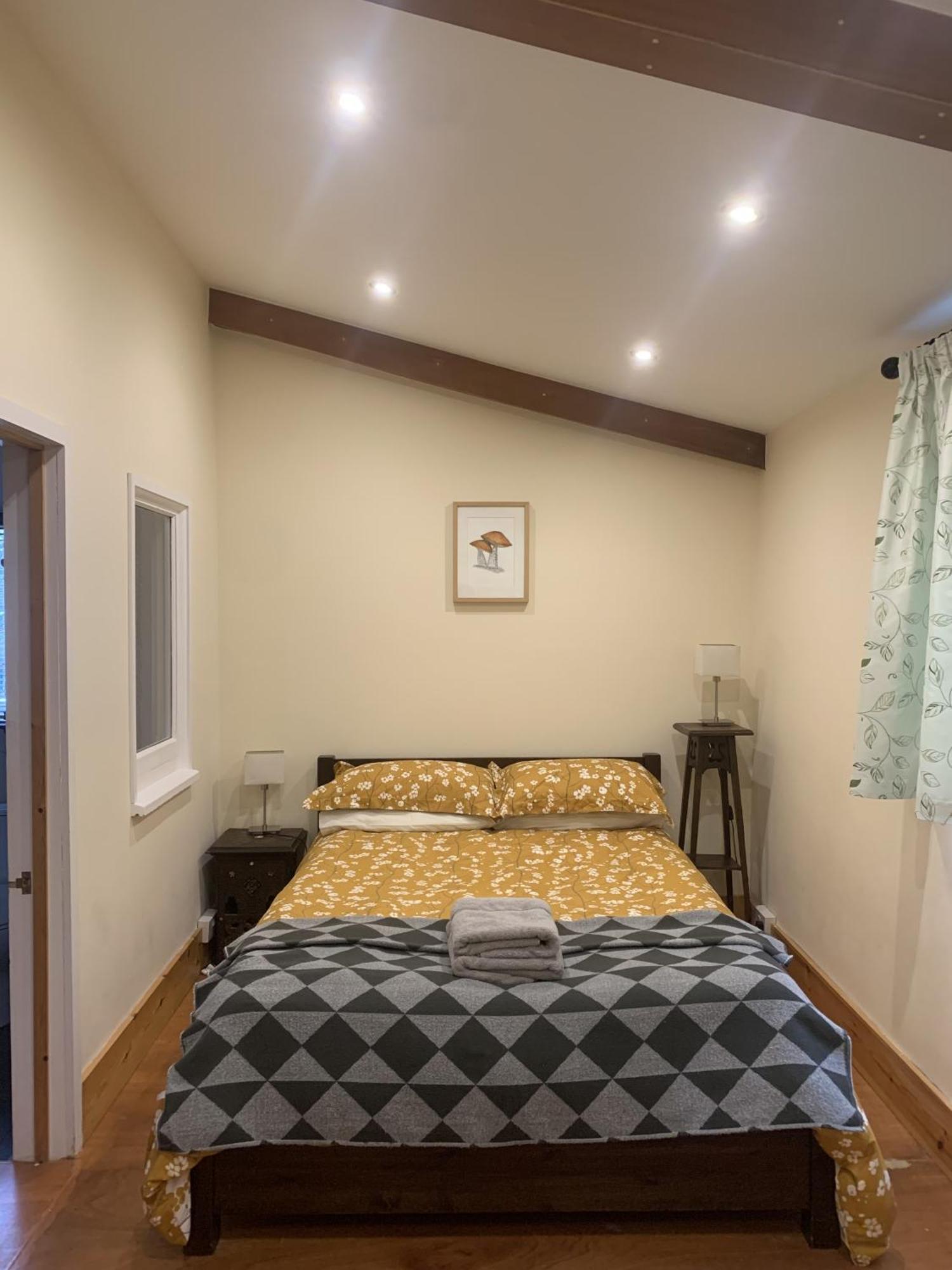 Ceridwen Glamping, Double Decker Bus And Yurts Hotel Llandysul Bagian luar foto