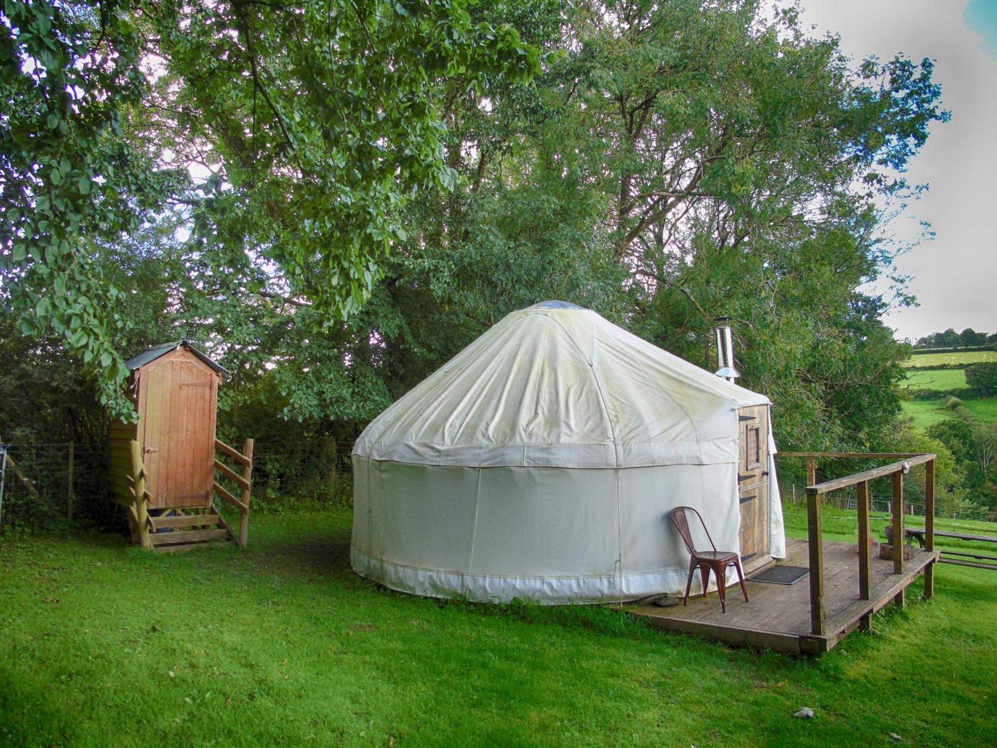 Ceridwen Glamping, Double Decker Bus And Yurts Hotel Llandysul Bagian luar foto