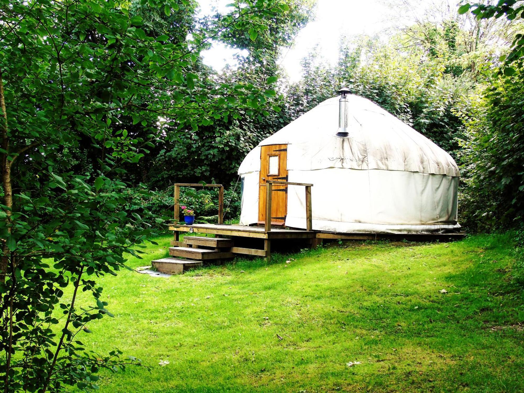 Ceridwen Glamping, Double Decker Bus And Yurts Hotel Llandysul Bagian luar foto