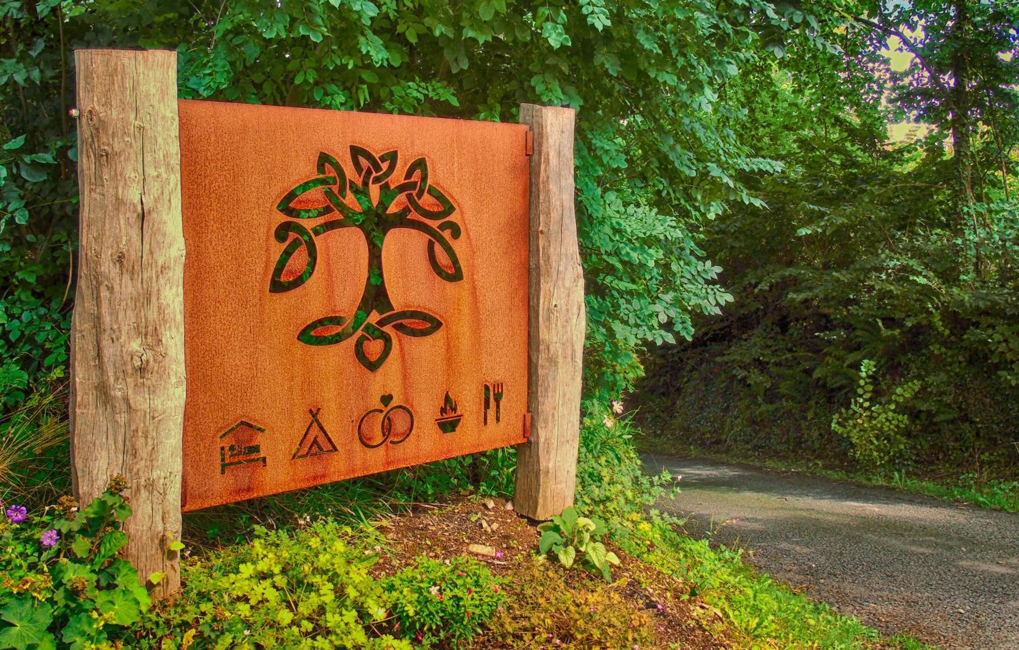 Ceridwen Glamping, Double Decker Bus And Yurts Hotel Llandysul Bagian luar foto